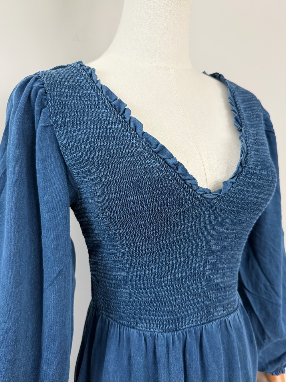 Old Navy Lyocell Chambray Smocked Midi Dress Tiered Hem XS NWT - Picture 7 of 12